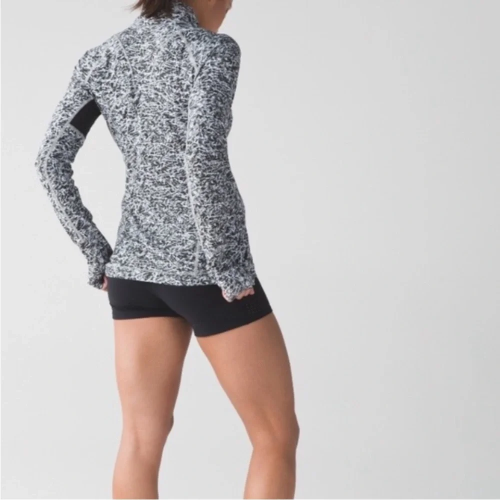 Lululemon Sunaway Runaway 1/2 Zip Size 6/8.